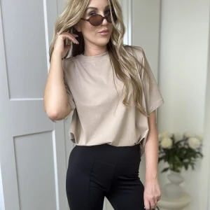 T-shirt Elan z poduszkami beż