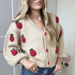 Sweter roses camel